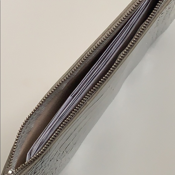 Clutch - Picture 2 of 3